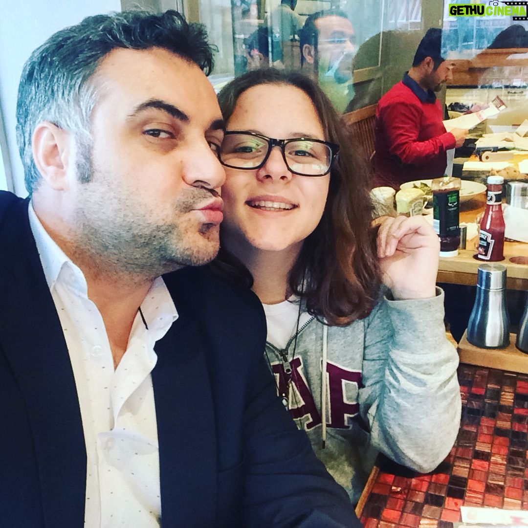 Serdar Çakmak Instagram - Öpmelere Doyamadık... Prensesim 💕 @beng.over