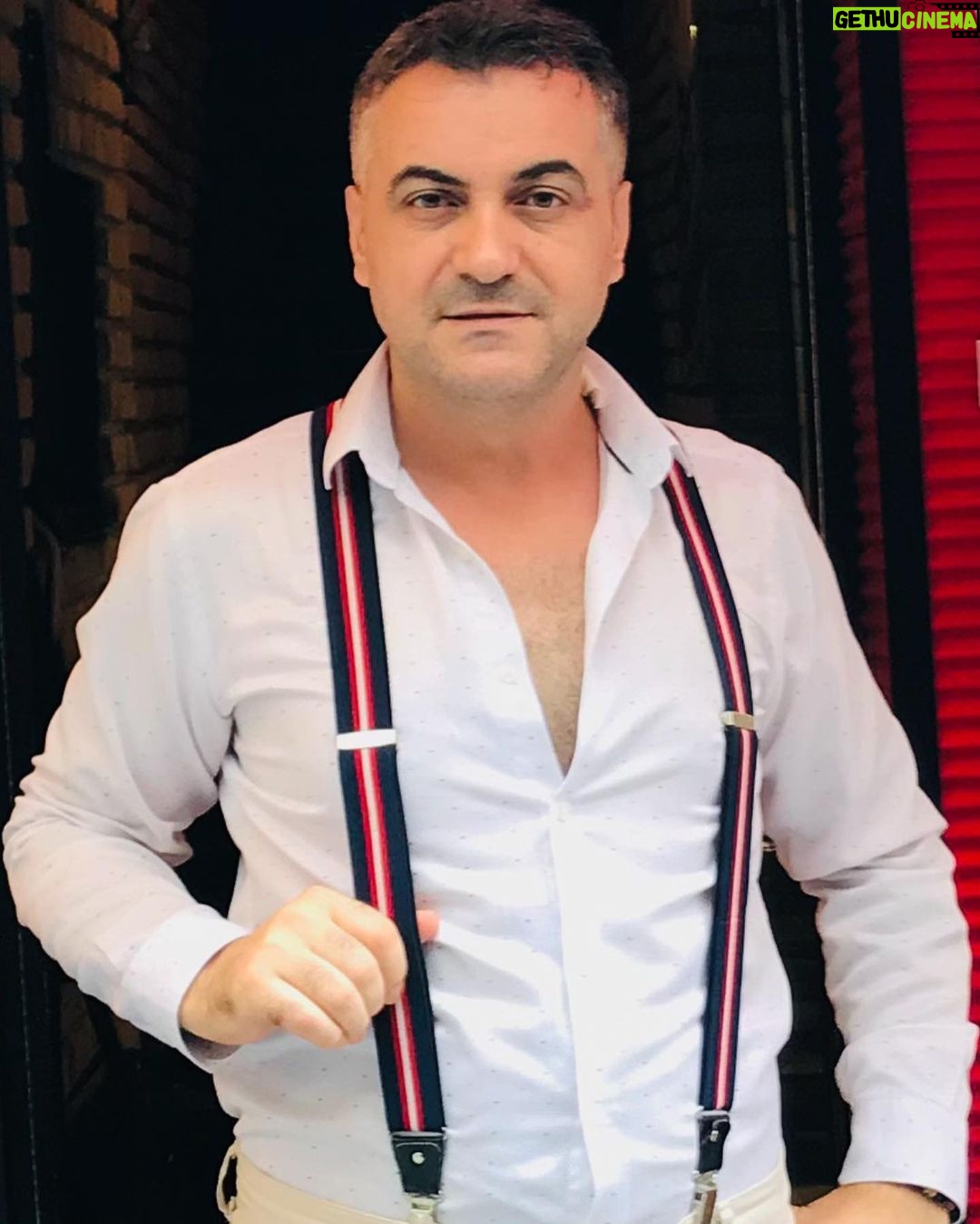 Serdar Çakmak Instagram - Bulunmaz Hint kumaşı bulunur! 😂🧿 Istanbul, Turkey