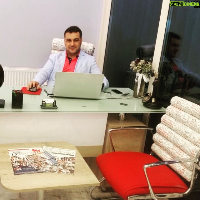 Serdar Çakmak Instagram - Yenilik Şart ;)