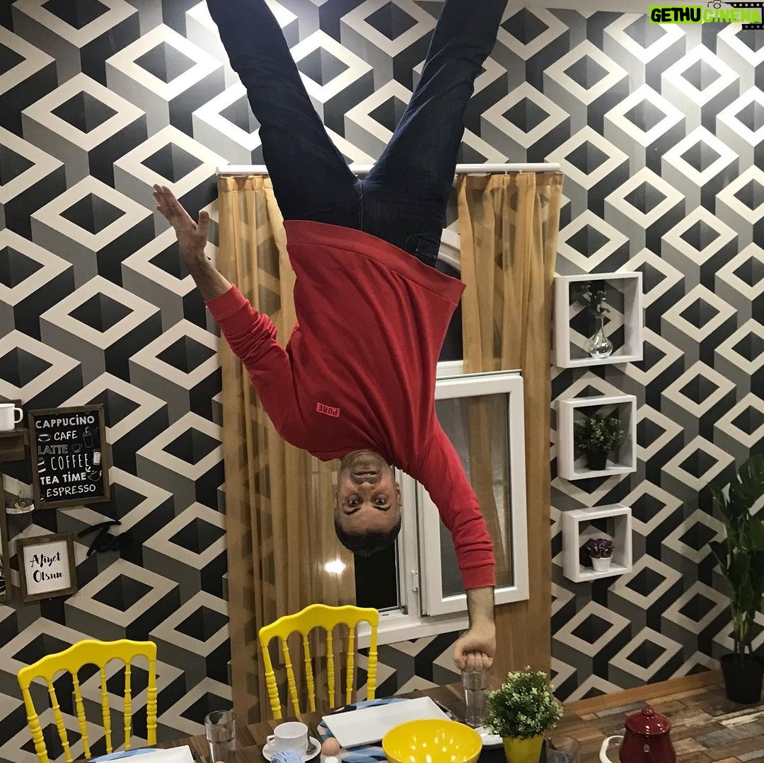 Serdar Çakmak Instagram - Her şey tersine mi dönse?🧐 Ters Ev Metrocity