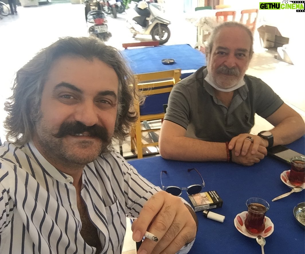 Serdar Çakmak Instagram - Abimle repoyu değerlendirelim dedik... 🎬 @oluversingaritv @foxturkiye #milas #oluversingari