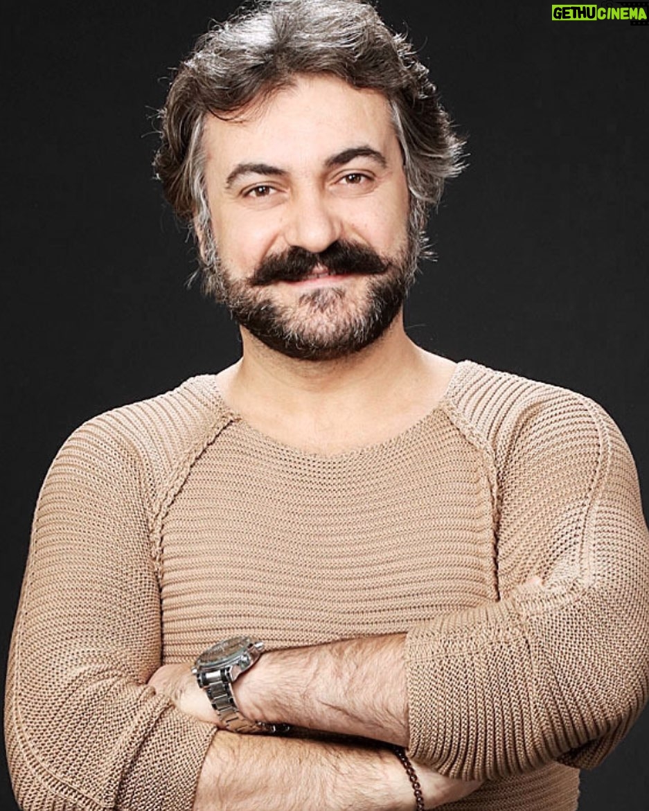 Serdar Çakmak Instagram - Marka olmak için değil, insan olmak için çaba gösterin. Çünkü parası ödentikten sonra satın alınamayacak hiç bir marka yoktur!