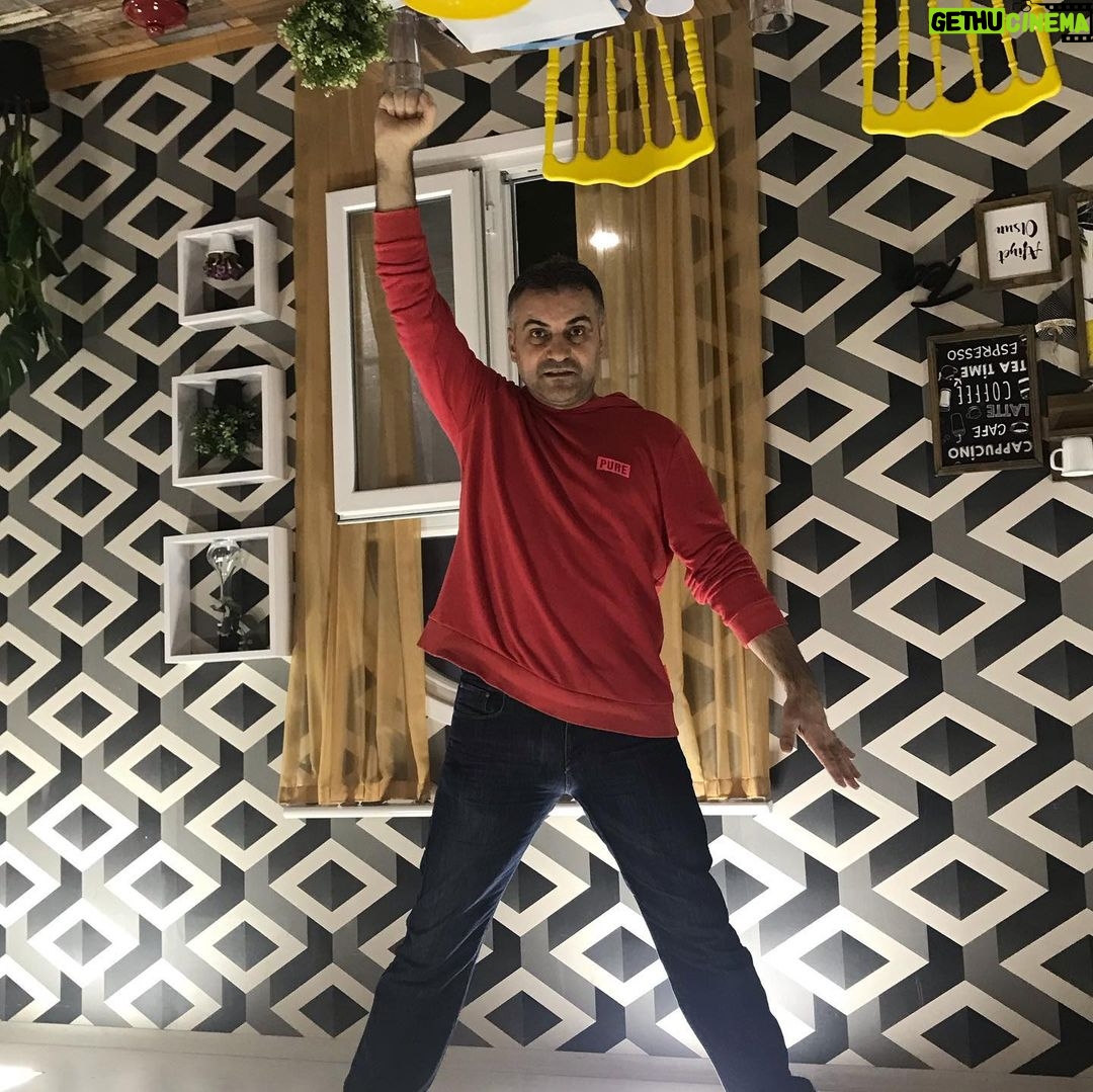 Serdar Çakmak Instagram - Her şey tersine mi dönse?🧐 Ters Ev Metrocity