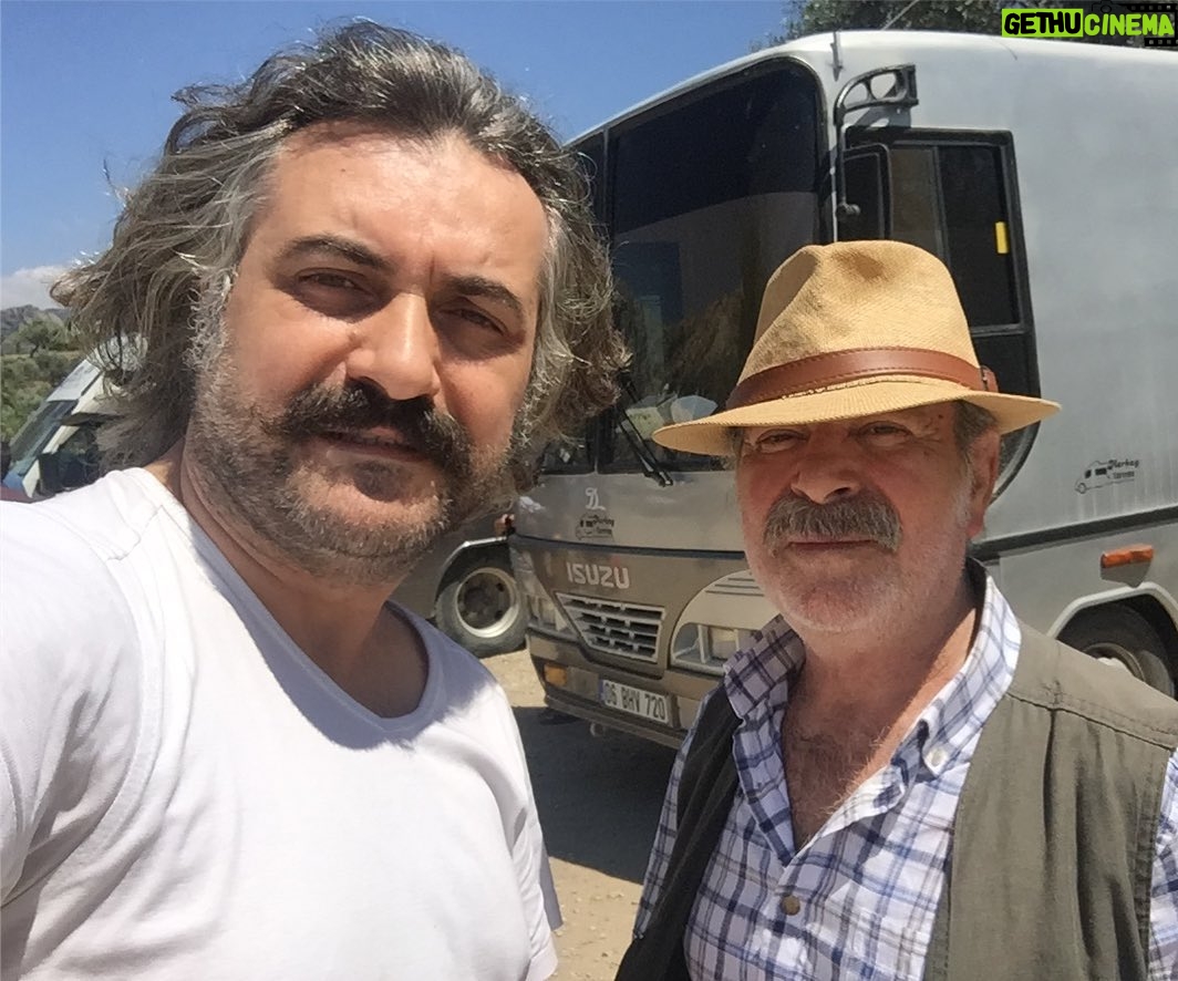 Serdar Çakmak Instagram - Abimle repoyu değerlendirelim dedik... 🎬 @oluversingaritv @foxturkiye #milas #oluversingari