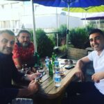 Serdar Çakmak Instagram - Ailemizin bir parçası olan @ibrahimcevikeste ve artık bizimde Dostumuz olan @keke_hollywood_1 Kardeşimizle çok keyifli bir akşam sohbeti oldu 👍🏻 MayadRoom Ajans