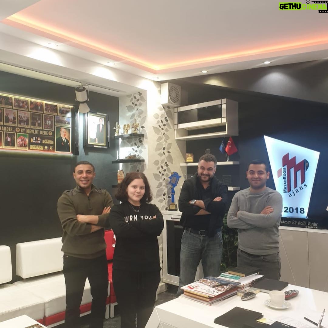 Serdar Çakmak Instagram - Kızım Mevlüt Amcasını Ziyarete Geldi 👏🏻 MayadRoom Ajans