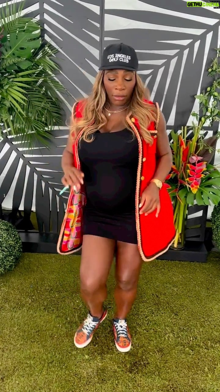 Serena Williams - 553.3K Likes - I’m Just making up moves at this point. I need to go somewhere and sit down.
#fyp #dance #mom #pregnant #serenawilliams