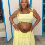 Serena Williams Instagram – I was doing some hip isolations ….. behind the scenes on set while waiting to resume shooting helps keep baby healthyyyyyyy #dance #pregnant
