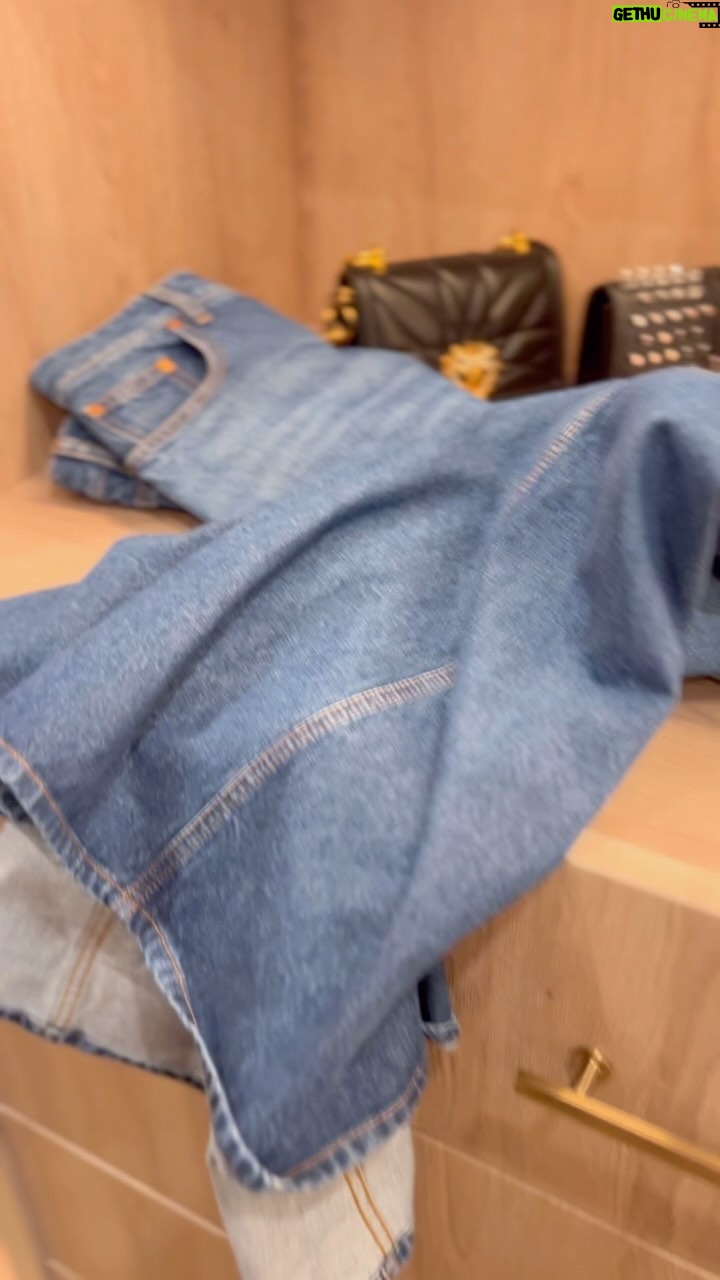 Serena Williams - 296.2K Likes - The Diary of a Denim skirt (part 1)
#valentino