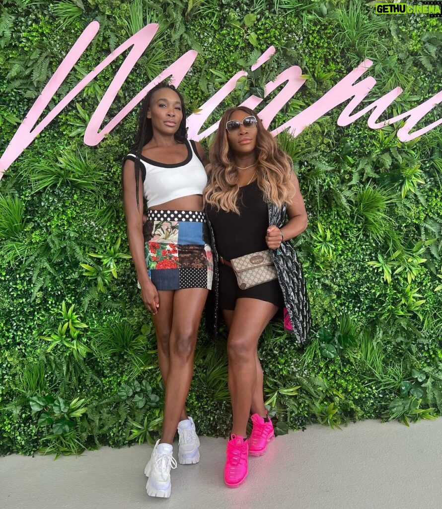 Serena Williams Instagram - A day in miami. With my naughty sis @venuswilliams @karliekloss @olympiaohanian @khaby00 #formula1 #miami