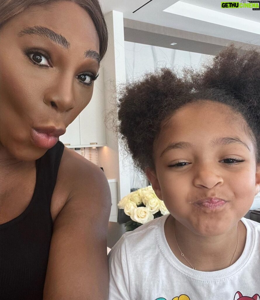 Serena Williams Instagram - A day in miami. With my naughty sis @venuswilliams @karliekloss @olympiaohanian @khaby00 #formula1 #miami
