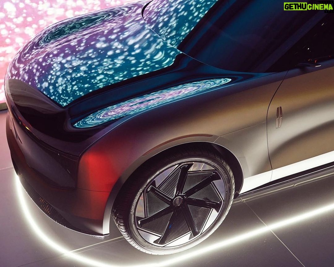 Serena Williams Instagram - During Art Week Miami, I helped my friends at @Lincoln showcase the futuristic Lincoln Star Concept vehicle. #ad If you’re like me, you’ll love one of the features that makes it so unique. The Star features something called Rejuvenation Moods. Designed to bring you a sense of revitalization, they’re a choreographed sequence of fragrance, soothing audio, ambient lighting, massage, and even immersive imagery on a coast-to-coast curved horizontal display. Sounds like the future of sanctuary, doesn’t it? *Lincoln Star Concept Vehicle. Not available for purchase. #Lincoln #CoastalMornings #SanctuaryByLincoln