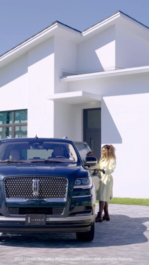 Serena Williams Instagram - Everywhere I turn people ask me about my personal journey, and where I’m headed next. Evolution is a word that means a lot to me, as I step into this new phase of life. No matter the destination, I’m ready for what’s to come. Join me and see where @Lincoln takes me. #lincolnpartner
Music by: @thefrontrunnaz
