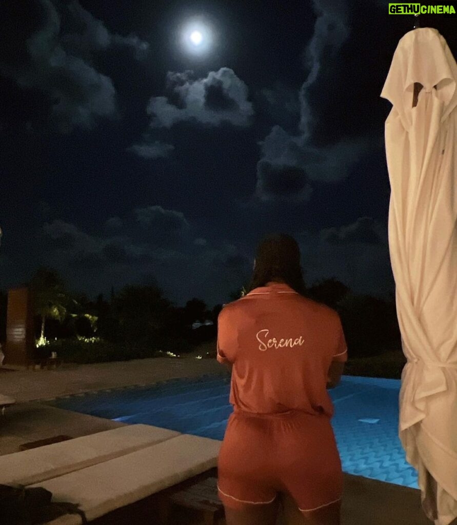 Serena Williams Instagram - About last weekend. Mexico was great. I met fans that sang tea cup songs with me. Saw one of the 7 wonders of the world. But mostly celebrated out bride to be. Even the moon came! All grown up. 🥺🥰@justusssb_ fun thanks @chablemaroma and #chablehotels #Xcaretexpeditions #justusthebride #foundhermainsqueeze #Jutusbridetribe