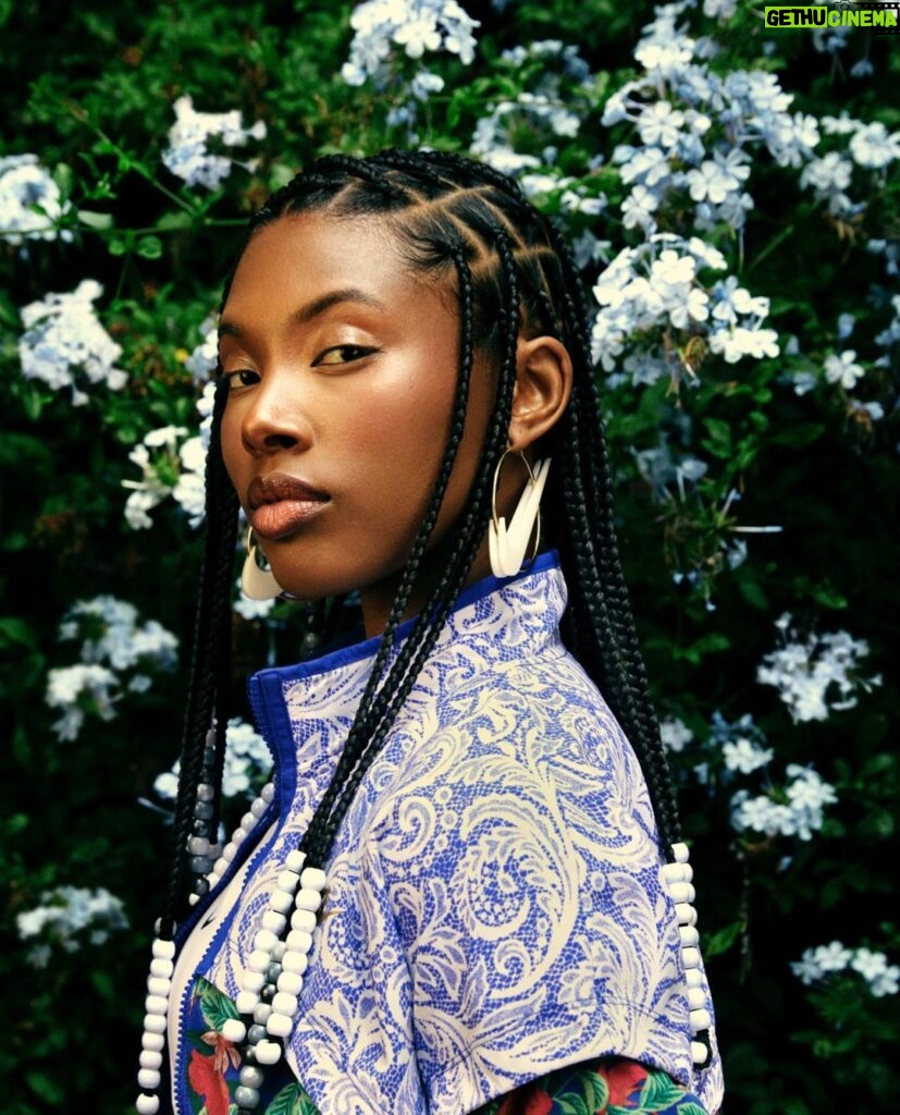 Serena Williams Instagram - The Serena Williams Design Crew is back! Created by a cohort of multidisciplinary designers, this collection was brought to life using bold botanical prints and intricate patterns for versatile pieces meant to elevate your streetwear. Coming soon! Photographer: @brandiewed Videographer: @bexxfrancois Stylist: @charliebrianna Photo Assistants: @dvnielhermosillo @bravocado._ Hair/Braiders (Sisters): @braidsbychaise Make Up: @naylooksmakeup Nails: @theset.bykj Models: @cheeno_grey @irenetheluna @genaaaai @lildonndada @imani_fulwilder