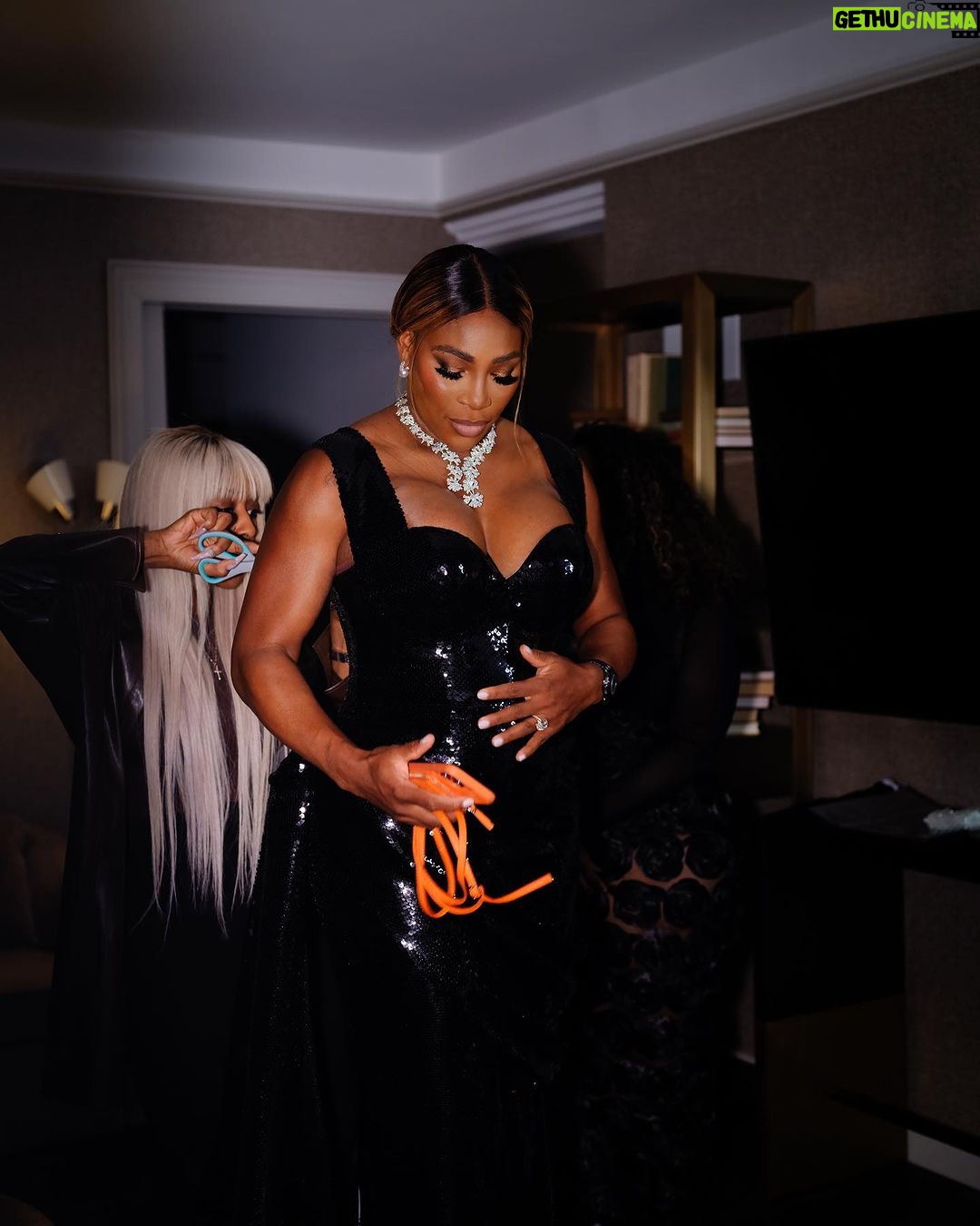Serena Williams Instagram - My night out with @cfda continued… Dress: @thombrowne Jewels: @davidyurman Watch: @audemarspiguet Styling: @kmcme17 Hair: @nikkinelms Makeup: @makeupbylatisha Photos: @anoukklapp Editing: @joelhalcro