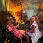 Serena Williams Instagram - @olympiaohanian loves her afternoon tea and cheering for mama. #PinkiesUp 🫖