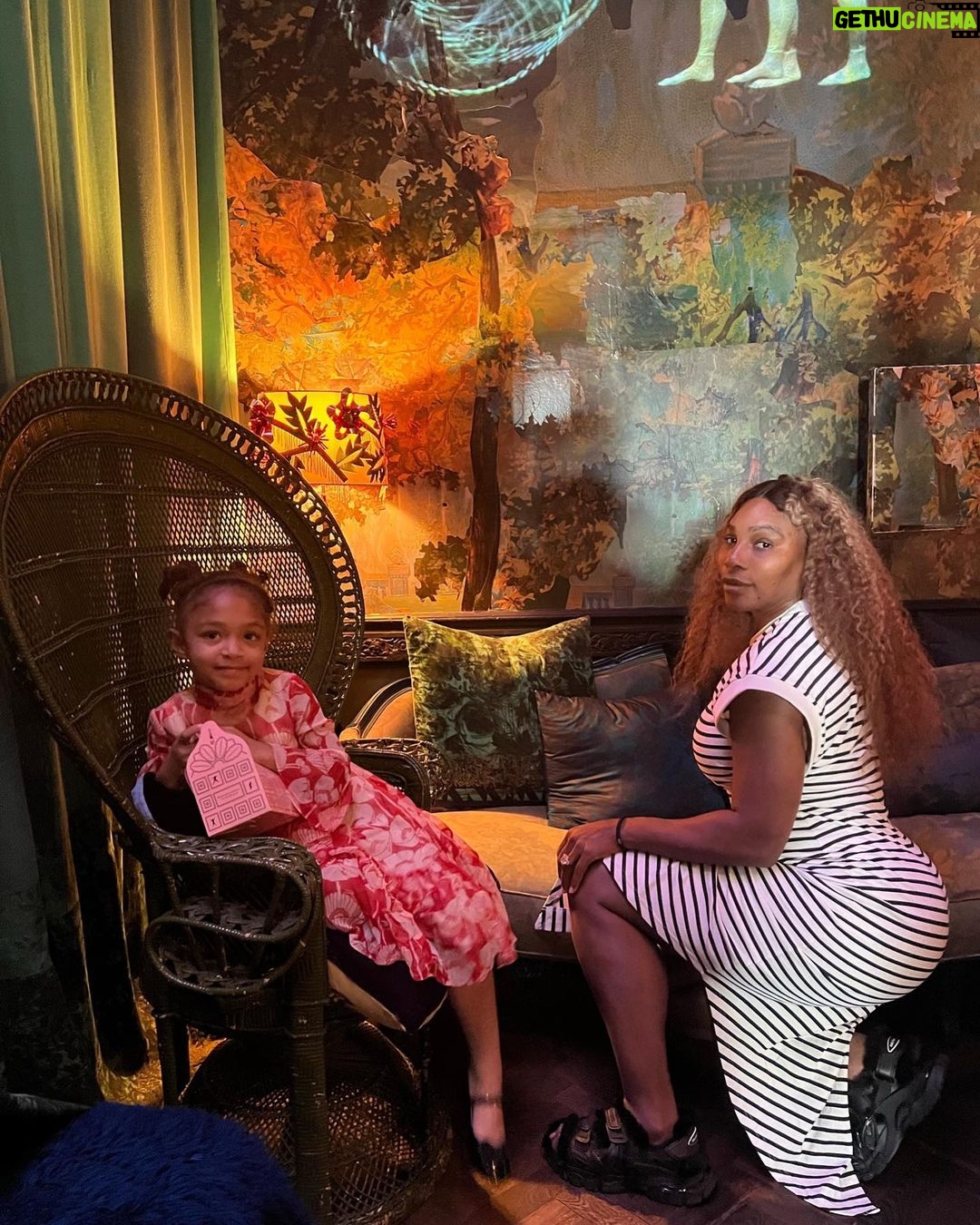 Serena Williams Instagram - @olympiaohanian loves her afternoon tea and cheering for mama. #PinkiesUp 🫖