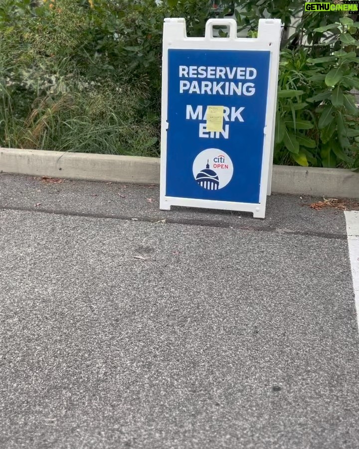 Serena Williams Instagram - Only those closest to me knows that I’m a little mischievous 🤪 🙃 Zoom in…and must slide right. 😛 @markdein1 @cityopen