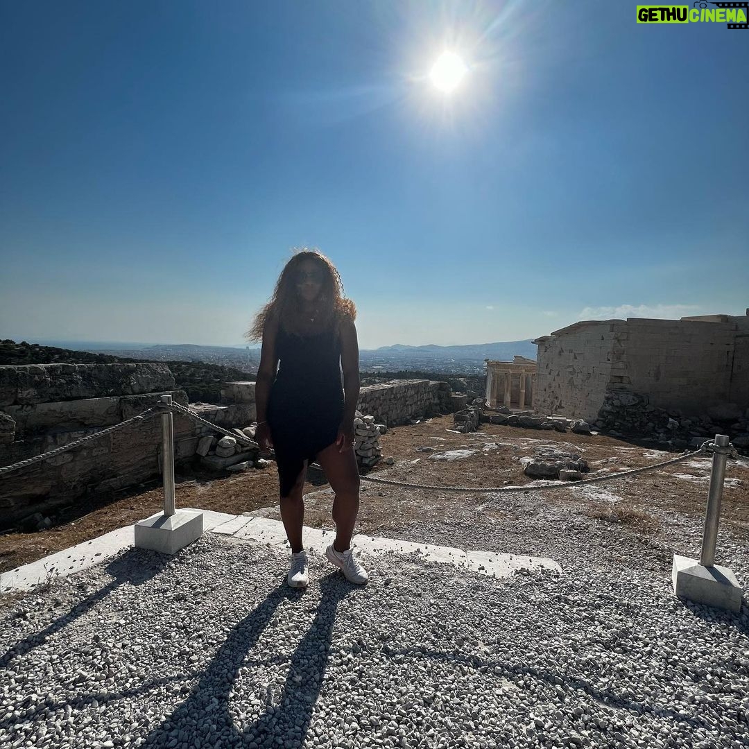 Serena Williams Instagram - We took a impromptu trip to Athens. These pics are totally untouched. You can see my arm is my color and my body glowing. I think Its a message to keep shining. Hope you shine bright today ☀️🌝 Acropolis Museum - Μουσείο Ακρόπολης