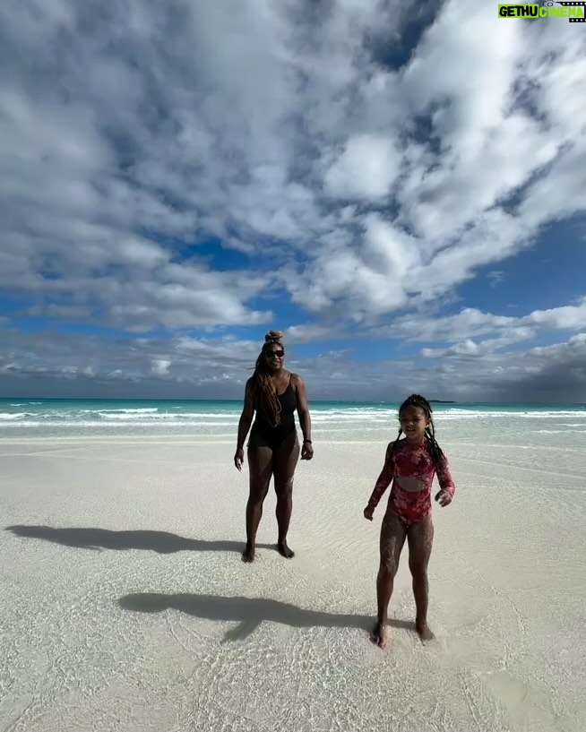 Serena Williams - 221.9K Likes - It may be winter, but we found some heat 🏝️Island Hopping
#momsofinstagram
#vacation
#momlife
