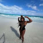 Serena Williams Instagram - It may be winter, but we found some heat 🏝️Island Hopping #momsofinstagram #vacation #momlife