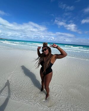 Serena Williams Instagram - It may be winter, but we found some heat 🏝️Island Hopping

#momsofinstagram 
#vacation
#momlife