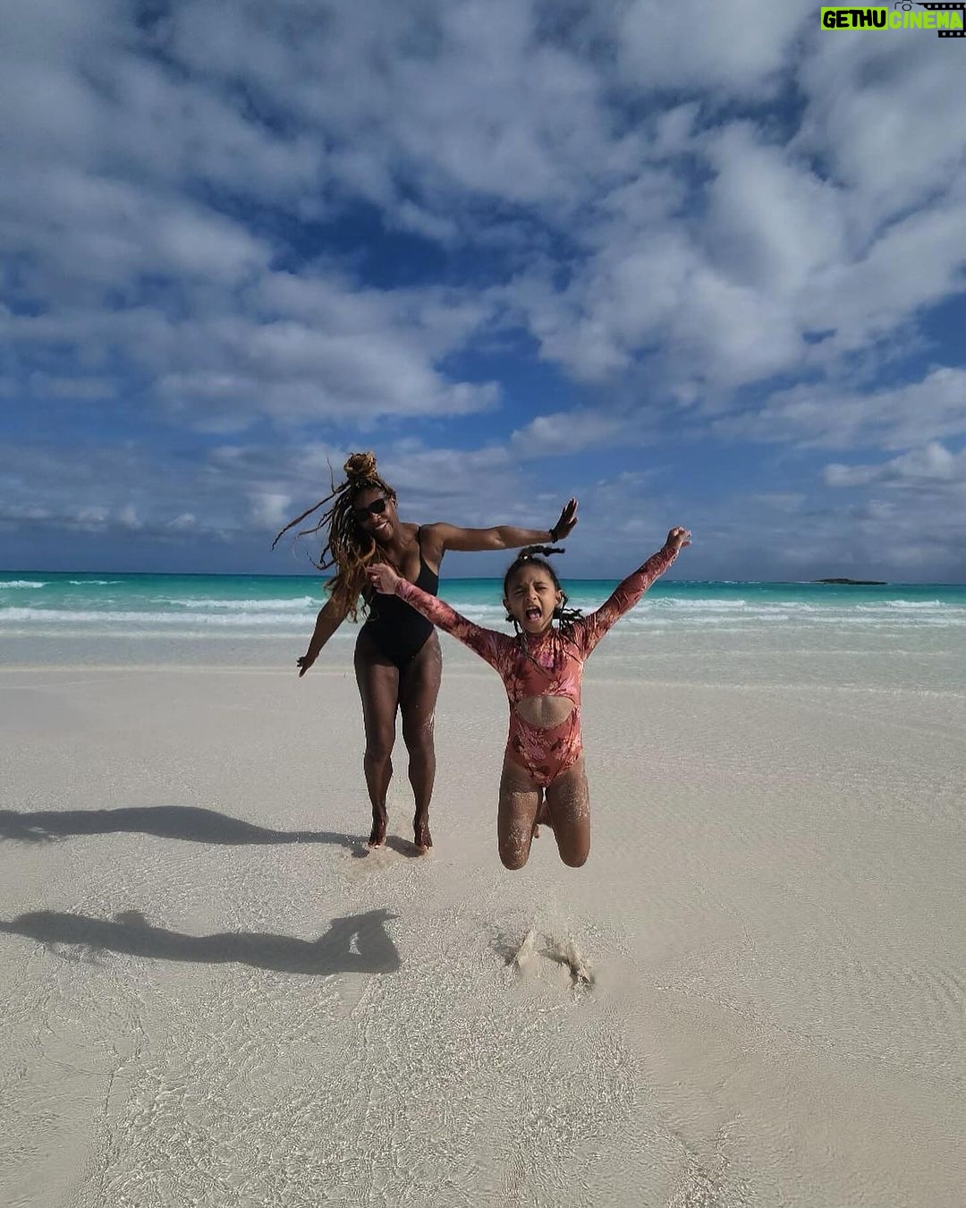 Serena Williams - 221.9K Likes - It may be winter, but we found some heat 🏝️Island Hopping
#momsofinstagram
#vacation
#momlife