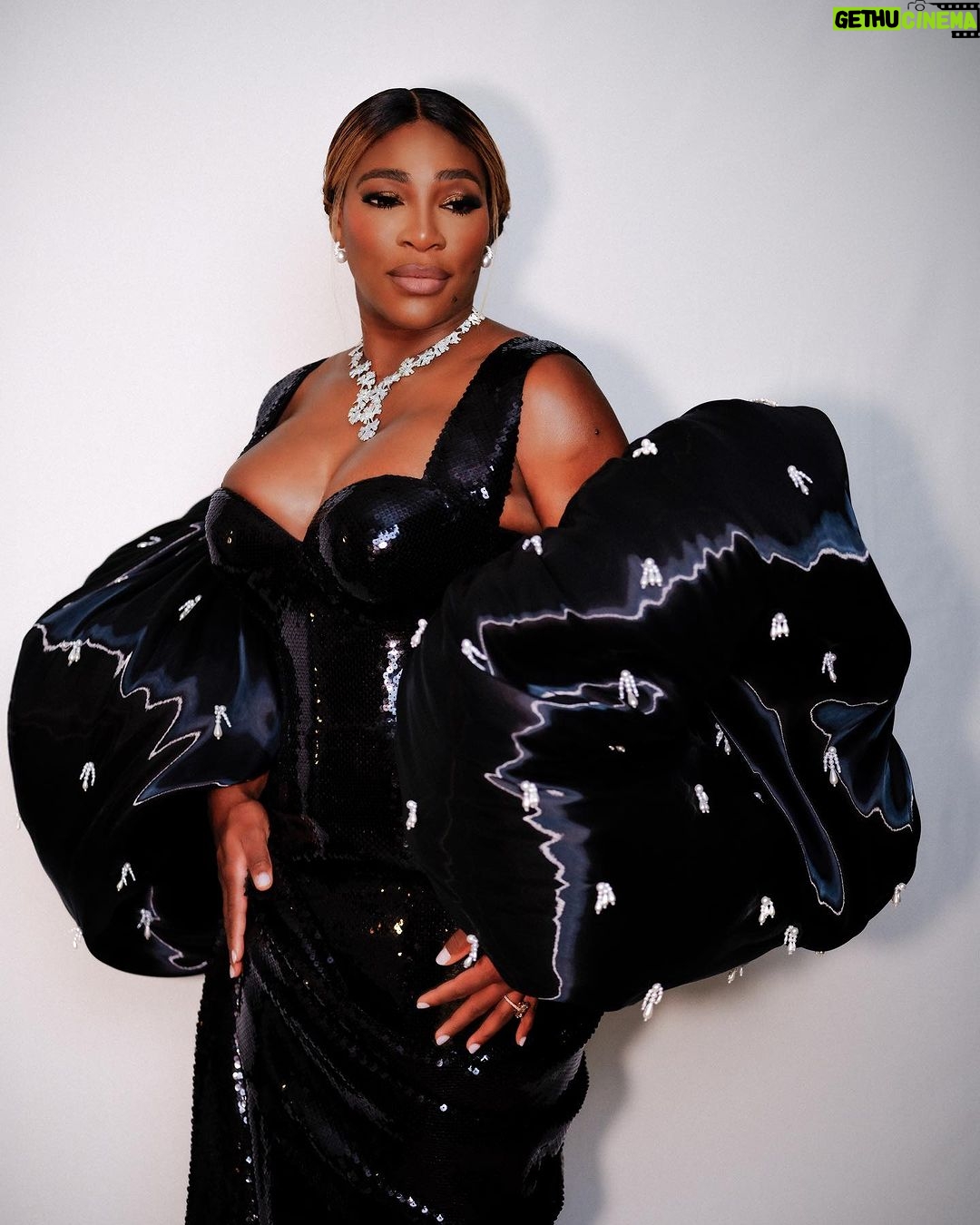 Serena Williams Instagram - What an honor to accept the Fashion Icon Award from @cfda ✨ it was an incredible evening. Dress: @thombrowne Jewels: @davidyurman Watch: @audemarspiguet Styling: @kmcme17 Hair: @nikkinelms Makeup: @makeupbylatisha Photos: @anoukklapp