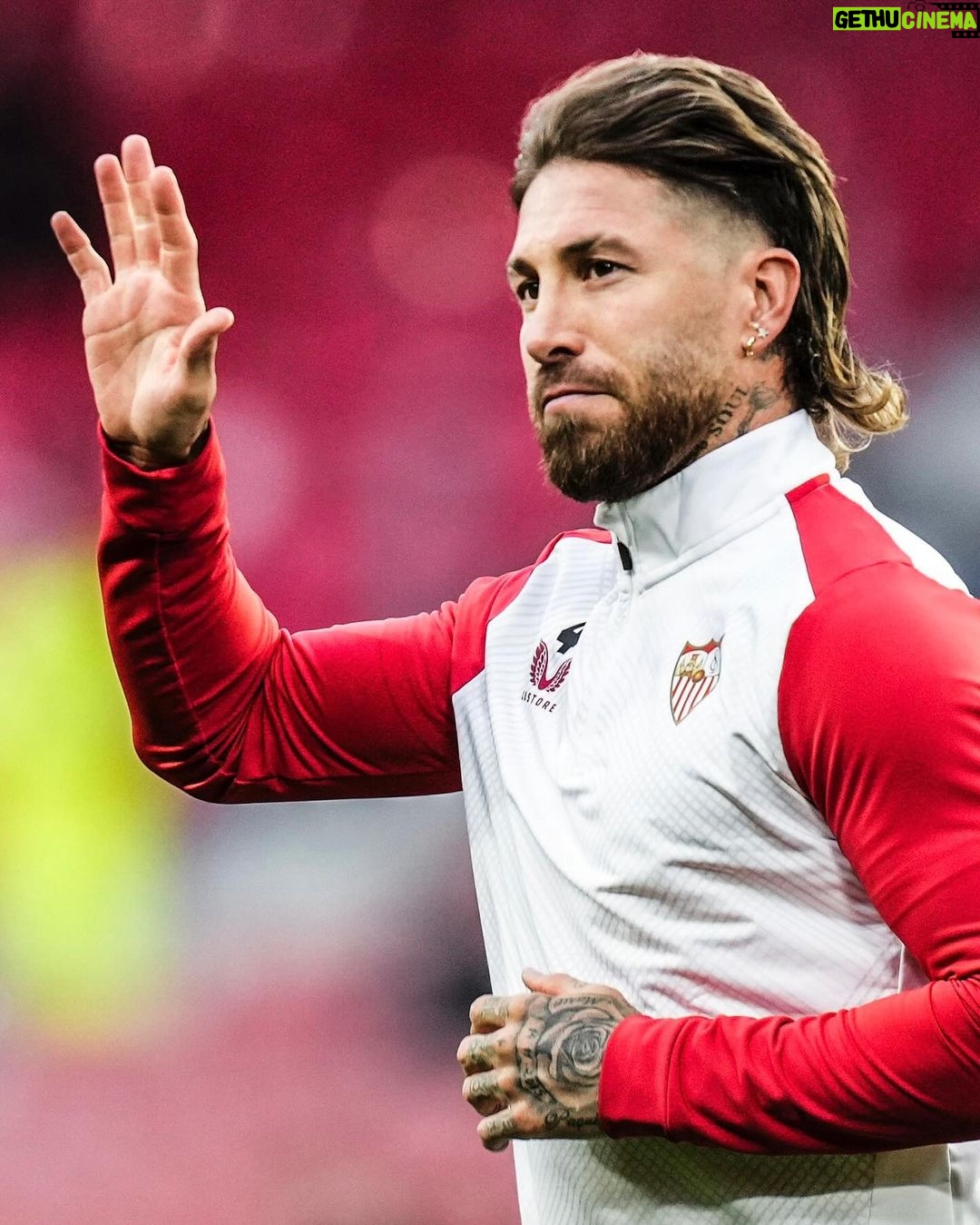 Sergio Ramos Instagram - Una gran tarde de fútbol en el Sánchez-Pizjuán. Victoria importante y portería a cero. Enorme nuestra afición. ¡Es cuestión de creer! Nunca te rindas. ¡Seguimos, @sevillafc! ⚪️🔴 A great afternoon of football at the Sánchez-Pizjuán. Important win with a clean sheet. Our fans were huge. Always believe. Never give up! Onwards, Sevilla! ⚪️🔴
