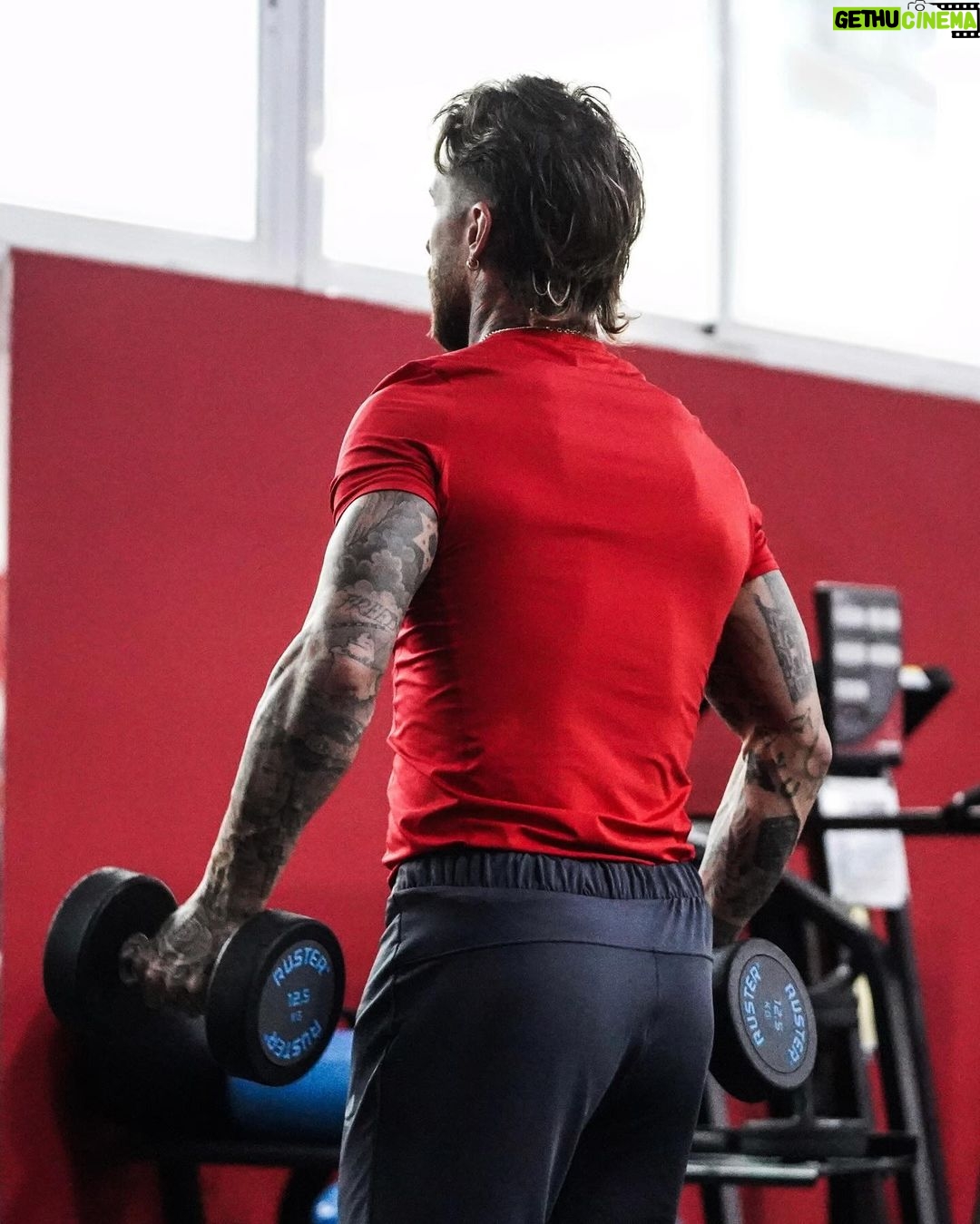 Sergio Ramos Instagram - 🏋️♂️ Gym time 🏋️♂️