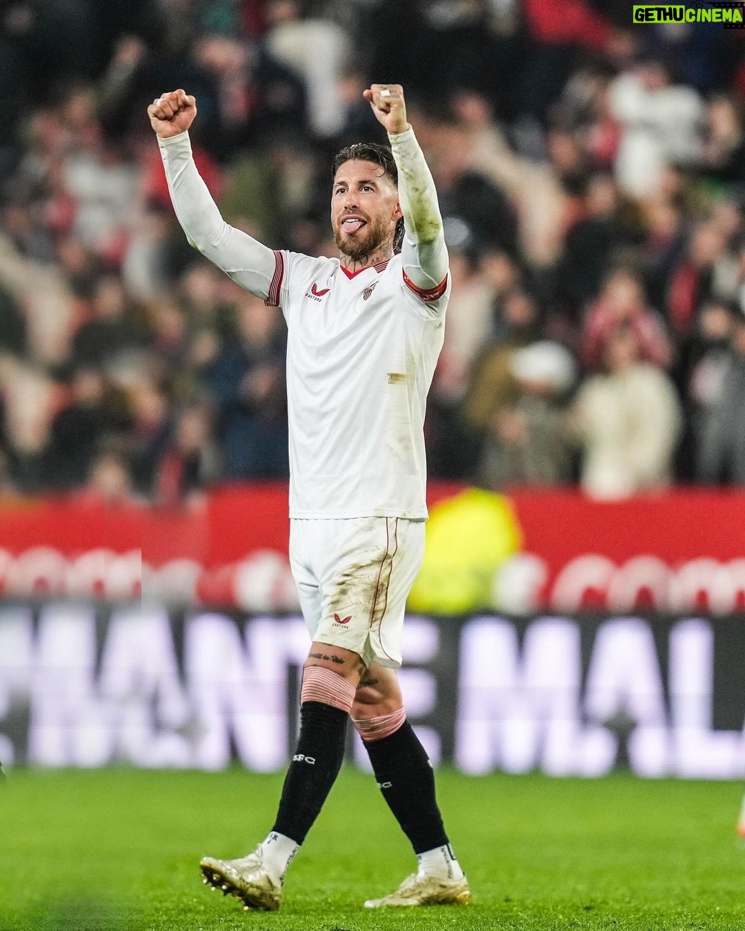 Sergio Ramos Instagram - Una gran tarde de fútbol en el Sánchez-Pizjuán. Victoria importante y portería a cero. Enorme nuestra afición. ¡Es cuestión de creer! Nunca te rindas. ¡Seguimos, @sevillafc! ⚪️🔴 A great afternoon of football at the Sánchez-Pizjuán. Important win with a clean sheet. Our fans were huge. Always believe. Never give up! Onwards, Sevilla! ⚪️🔴