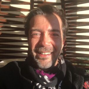 Serhan Süsler Instagram - Bazen gülümsemek gerek.