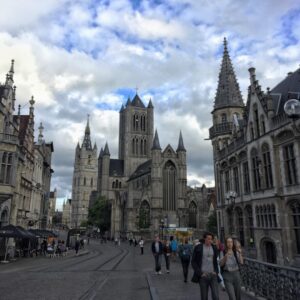 Serhan Süsler Instagram - Yuh.. Masal gibi. #ghent #ghentcity #mediaval #belgium #voyager #instagram #explore #instapicture #instagrammers #instafollow #architecturephotography #architectureandpeople #followｍe #followteam #follownow #follow #followmeplease #avrupa #takipet #takip #ortaçağ #fantastik