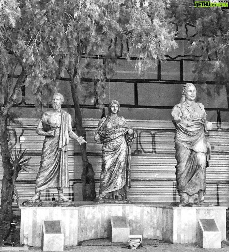 Serhan Süsler Instagram - #Bodrum un gerçek ünlüleri. #herodot #artemisia #kral #maossolodarias 🙄 Bodrum Kalesi Sualtı Arkeoloji Müzesi