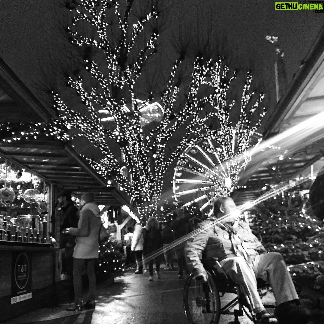 Serhan Süsler Instagram - #noel #christmas #falan #hikaye #maksat #gönüller #bir #olsun #goodvibesonly #noelmarket #tatilde #çalışanlara #rabbim #yardım #etsin #😇 Luxembourg Marche De Noel