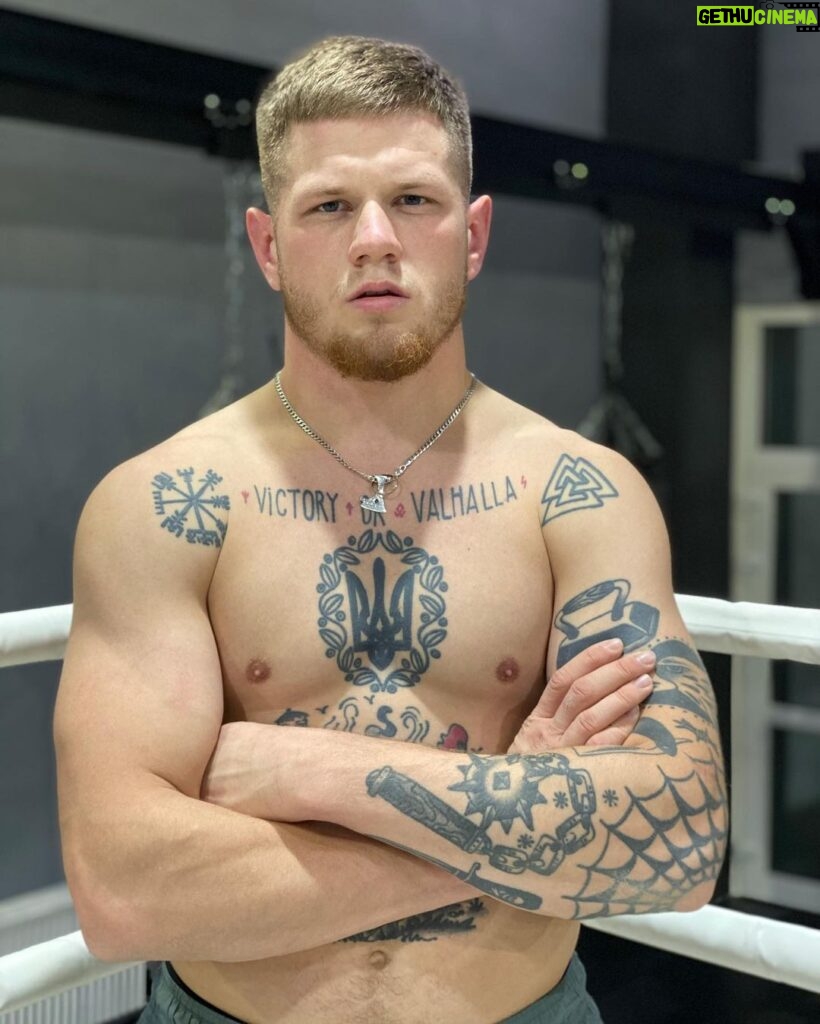 Serhii Filimonov Instagram - Самое главное после тренировки - это фотография. #филя All Stars Boxing Club