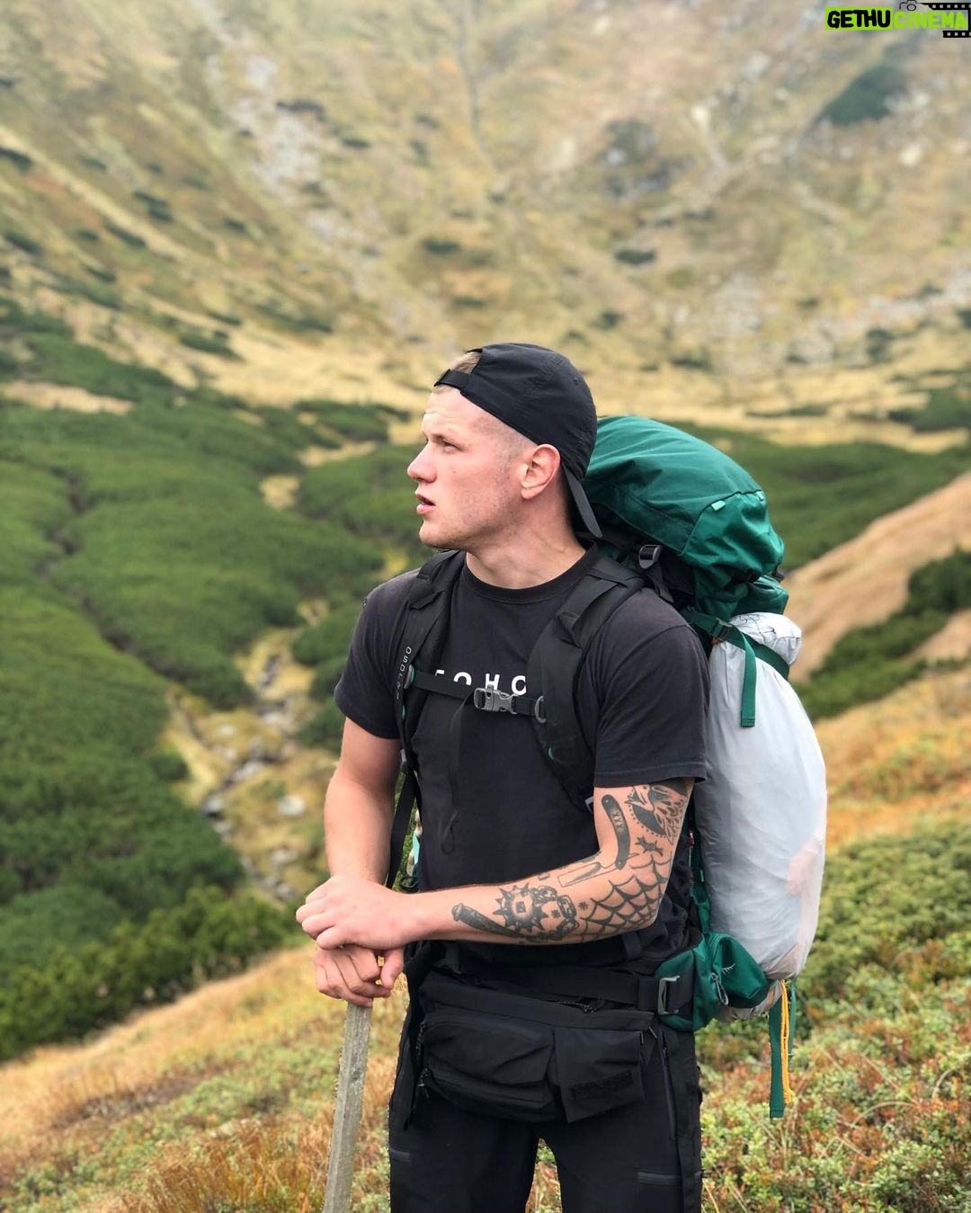 Serhii Filimonov Instagram - 2 дня невероятной красоты с душевнейшей компанией. В нашу копилочку минимум 8 вершин: - Мунчел (1998 м) - Шпицы (1863 м) - Оз. Несамовыте (1750 м) - Туркул (1933 м) - Данциж (1850 м) - Пожижевська (1822 м) - Брескул (1911 м) - Говерла (2061 м) Готовимся на что-то поинтересней 😎 #филя #гонор Шпиці (1863 м)