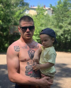 Serhii Filimonov Instagram - Орест обожает наблюдать за тренировками по борьбе и боксу. Сам пока что занимается плаванием но гимнастика и борьба уже не за горами😎