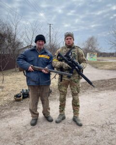 Serhii Filimonov Instagram - Дуже тішить зустрічати таких людей в селах на передовій! Разом ми сила!