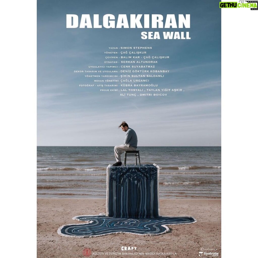 Serkan Altunorak Instagram - Dalgakıran/Sea Wall 5 Mart’ta @yapikredibomontiada @crafttiyatro ‘da başlıyor. Oyunumuzun biletlerine @tiyatrolar ve www.tiyatrolar.com.tr ‘den ulaşabilirsiniz, sevgiler🌊 Yapı Kredi bomontiada