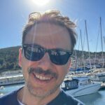 Serkan Altunorak Instagram - +1 / yine mi güzeliz, yine mi çiçek… @kucukplaton @gulchinnn @muratcangokce @berattunc Çeşme