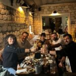 Serkan Altunorak Instagram - +1 / yine mi güzeliz, yine mi çiçek… @kucukplaton @gulchinnn @muratcangokce @berattunc Çeşme