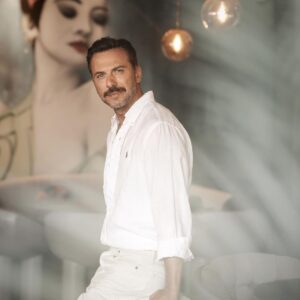 Serkan Altunorak Instagram - Bu güzel pazar röportajı ve fotoğraflar için
@oyalamaca 
@ozanguzelce 
@posta.com.tr 
&
@gulbaharkarakus ‘a teşekkür ederim..❤️