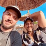 Serkan Altunorak Instagram - Sevgili Kaan, Ezgi, Erkut ve Yılmaz bana otelinizin kapılarını açtığınız ve yedi ay boyunca evimden daha çok evimdeymiş gibi hissettirdiğiniz için hepinize ayrı ayrı teşekkür ederim… İskelenizi spor salonuna çevirdiğim, buzdolabınızı sadece sağlıklı yiyeceklerle doldurduğum ve her sabah smoothie yaparken çıkardığım ses için tekrar kusura bakmayın, çok özleneceksiniz:)))… @supselimiye bir harikaydı, en güzel anılarda yerini aldı..❤️ S.U.P Selimiye