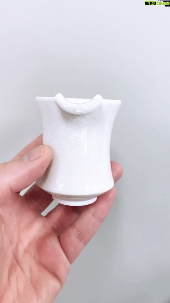 Seth Rogen Instagram - Please ignore the humongous blister on my thumb and enjoy this lovely little porcelain ashtray I made.
