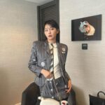 Seulgi Instagram – Beautiful Valentine’s day🎁🌹❤️💋
@thombrowne
#thombrowne
#thombrownefw24

💇‍♀️ @ralkinghair 
💄 @keemme_ 
❤️ @lxxjemma