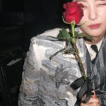 Seulgi Instagram – Beautiful Valentine’s day🎁🌹❤️💋
@thombrowne
#thombrowne
#thombrownefw24

💇‍♀️ @ralkinghair 
💄 @keemme_ 
❤️ @lxxjemma