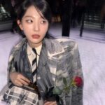 Seulgi Instagram – Beautiful Valentine’s day🎁🌹❤️💋
@thombrowne
#thombrowne
#thombrownefw24

💇‍♀️ @ralkinghair 
💄 @keemme_ 
❤️ @lxxjemma