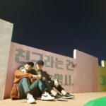 Seungkwan Instagram - 세상이 다르게 보이게 하는 사람이었다 넌 이렇게 잘 맞기도 힘든데 도착지 없이 몇시간 동안 걸어도 보고 예쁜 풍경보면 꼭 카메라에 담고 밤하늘 보며 사색에 잠겨보고 술에 취해 길에서 노래 부르고 취해 잠들어도 내 휴대폰 꼭 충전해주고 자고 비가 쏟아지는 날에도 운동하자고 홀딱 맞으면서 남산에 올라가고 출출해서 결국 야식 시켜 먹고 자면 다음날 누가 더 부었나 사진 보내주고 같이 밥 먹을 때면 나보고 "아부지 잘 묵네” 하고 흐뭇하게 바라봐 주고 별거 아닌 일에 실없이 웃어도 보고 별거 아닌 말에 얼굴 붉히며 싸워도 보고 서운한 마음에 자존심 부리며 연락도 안 해보고 결국 보고 싶어 미안하다 서로 사과하고 화해하고 언제 그랬냐는 듯 더 재밌게 놀고 열심히 논 만큼 또 열심히 일하고 그것마저 너무 잘해버려서 또 기특하고 나를 누구보다 세심하게 모니터 해주고 또 누구보다 진심으로 존경 해주고 내 주변 모든 사람에게 예의 바르고 착해서 너 얘기가 나오면 모두가 널 칭찬하고 모든 일을 내 일처럼 기뻐해 주고 슬퍼해 주고 사랑한다는 말이 서로에게 낯간지럽지 않았던 마지막까지 나를 안아주고 위로해주던 내 친구 빈아 좋은 사람이라고만 표현하기엔 턱없이 부족한 놈 내 평생 자랑거리다 넌 나 그래도 이 정도면 가장 친한 친구라고 자부심 가지고 살아도 되지? 너를 보려면 볼 수 있고 들으려면 들을 수 있어 네가 정말 천국에서 지켜보고 있다고 믿고 있거든 이번 활동도 모니터 해줄거지? 너의 피드백은 내가 반영할 거니까 꼭 봐줘 너가 본다고 생각하고 어떻게든 해낼게 너의 친구가 될 수 있어서 정말 영광이었다 그리고 내 친구가 되어 주어서 너무 고마웠다 많은 걸 배우고 느끼게 해줘서 또 한 번 고맙다 거기선 그냥 아무나 돼, 모든 책임감 부담감 죄책감 다 내려놓고 좋아하는 거 맘껏 하면서 나 기다려주라 난 다 머금으며 살아가려고 이 추억이 조금이라도 흐릿해지지 않게 너의 사람들 챙기면서 같이 맘껏 추억하면서 살 거야 너를 사랑해줬던 모든 사람들을 위해서라도 내가 머금은 추억들을 널리 퍼트릴게 그때마다 또 흐뭇하게 웃으면서 바라봐 주라 부탁하고 싶은 거 있으면 꿈에 나와주고 다음 생에도 무조건 내 친구다 올라가서 보자! 보자마자 진짜 꽉 안아줄게 많이 사랑한다🫶빈아 고생했다